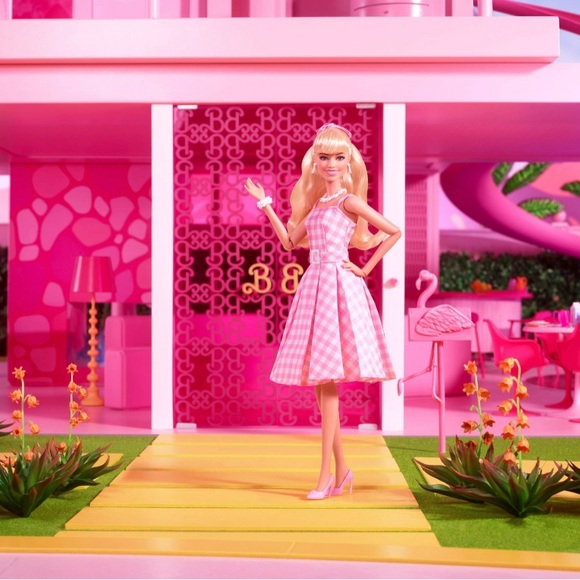 Barbie The Movie Doll, Margot Robbie - Picture 7 of 8